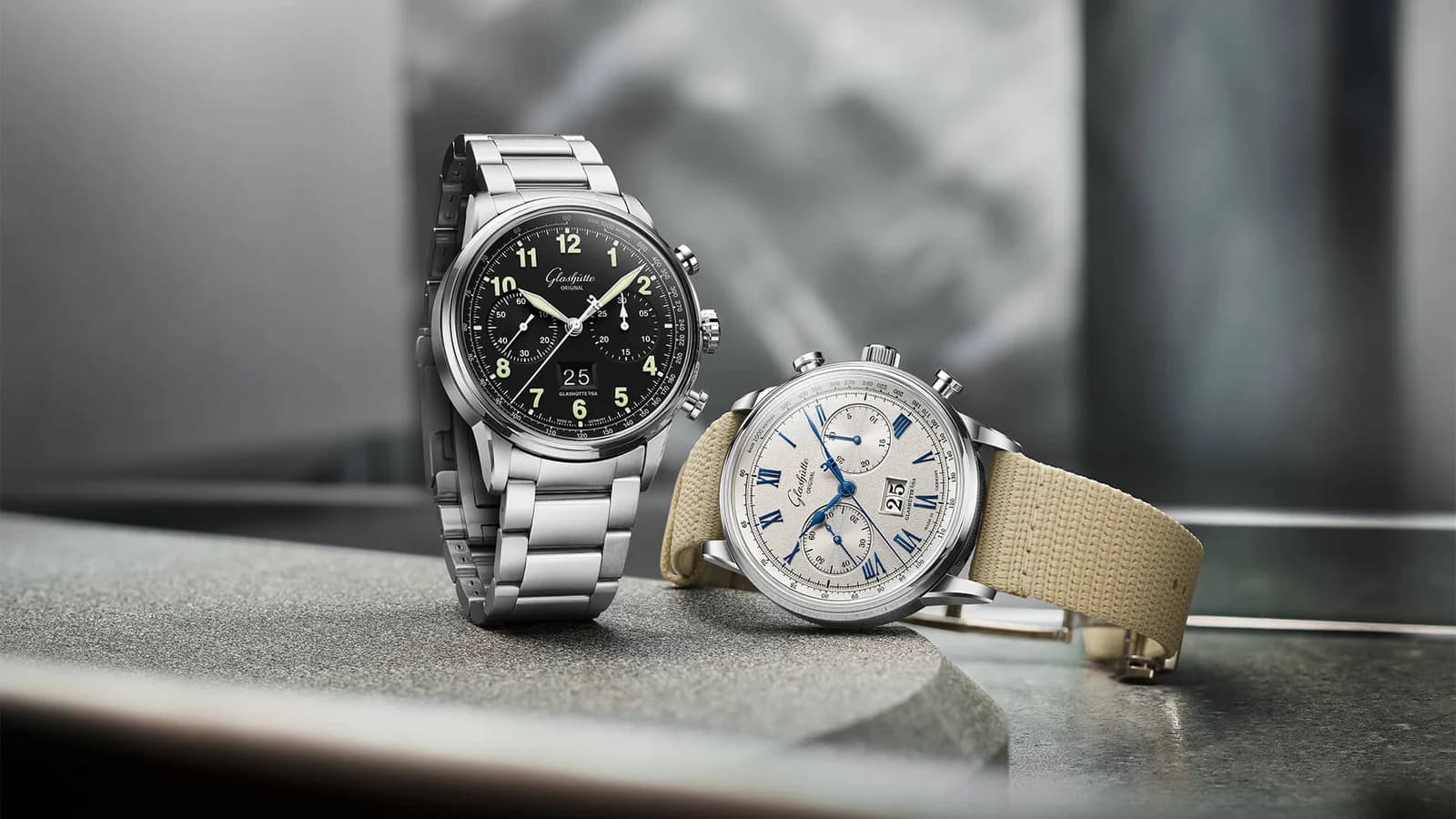 Glashütte Original Senator Chronograph Navigator mit schwarzem Fliegerzifferblatt neben dem Senator Chronograph mit silbernem Dresswatch-Zifferblatt