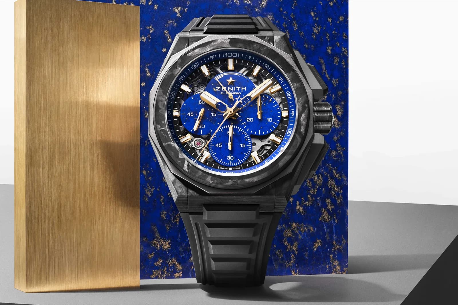Uhr in ruhigem Licht, redaktionelle Aufnahme Uhr in ruhigem Licht, redaktionelle Aufnahme