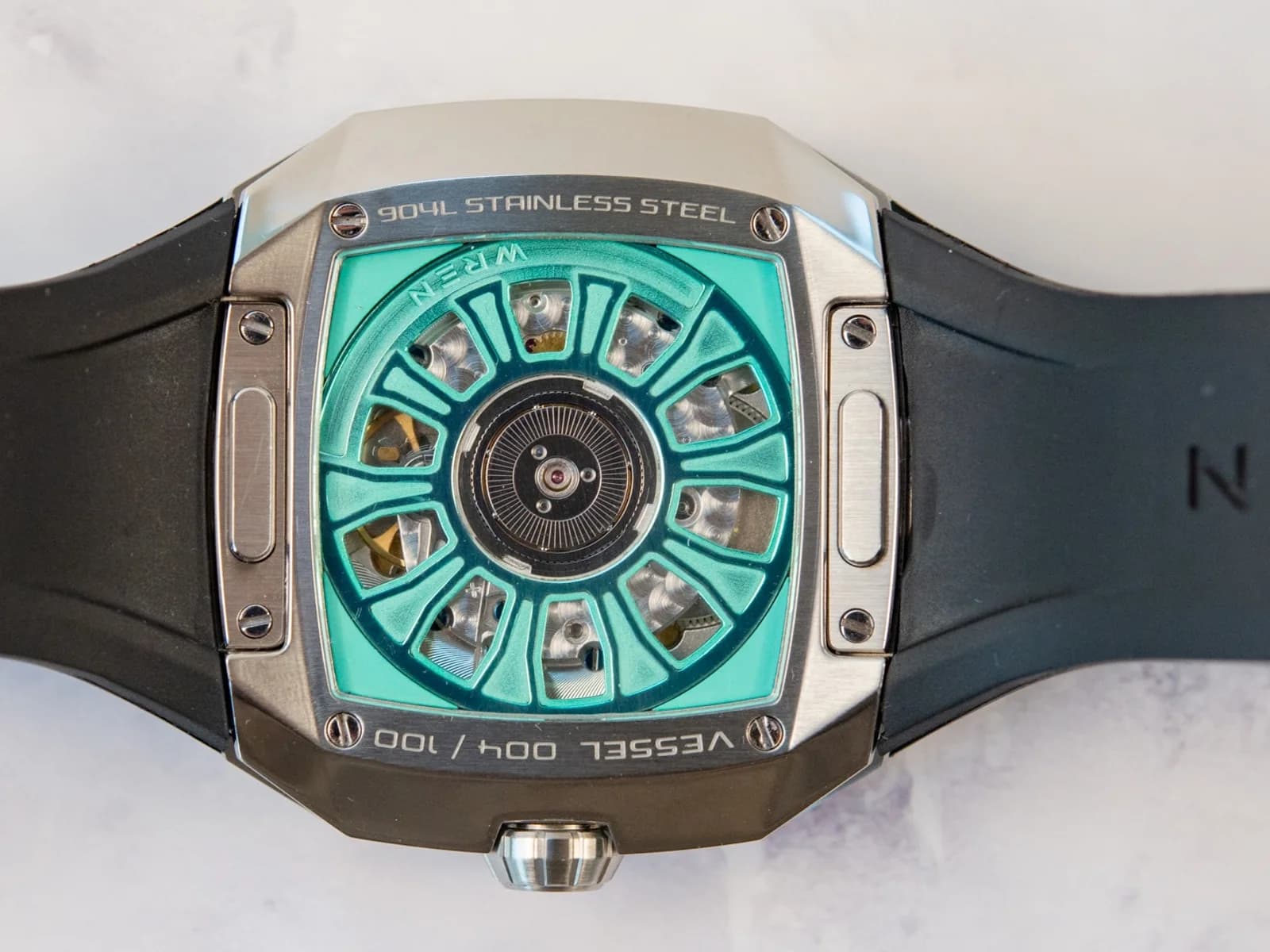 Doppelte Facette im Profil. Aufnahme: Watchesbysjx.