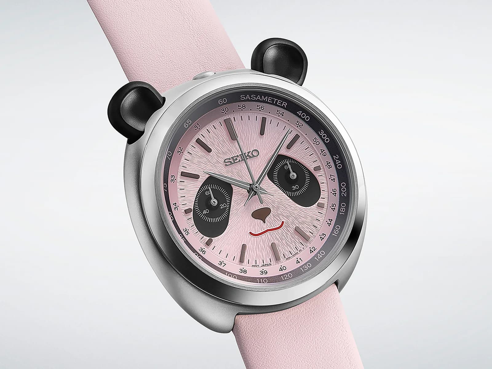 Seiko Power Design Project Panda HHK002 mit rosafarbenem Zifferblatt. Aufnahme: Watchesbysjx.