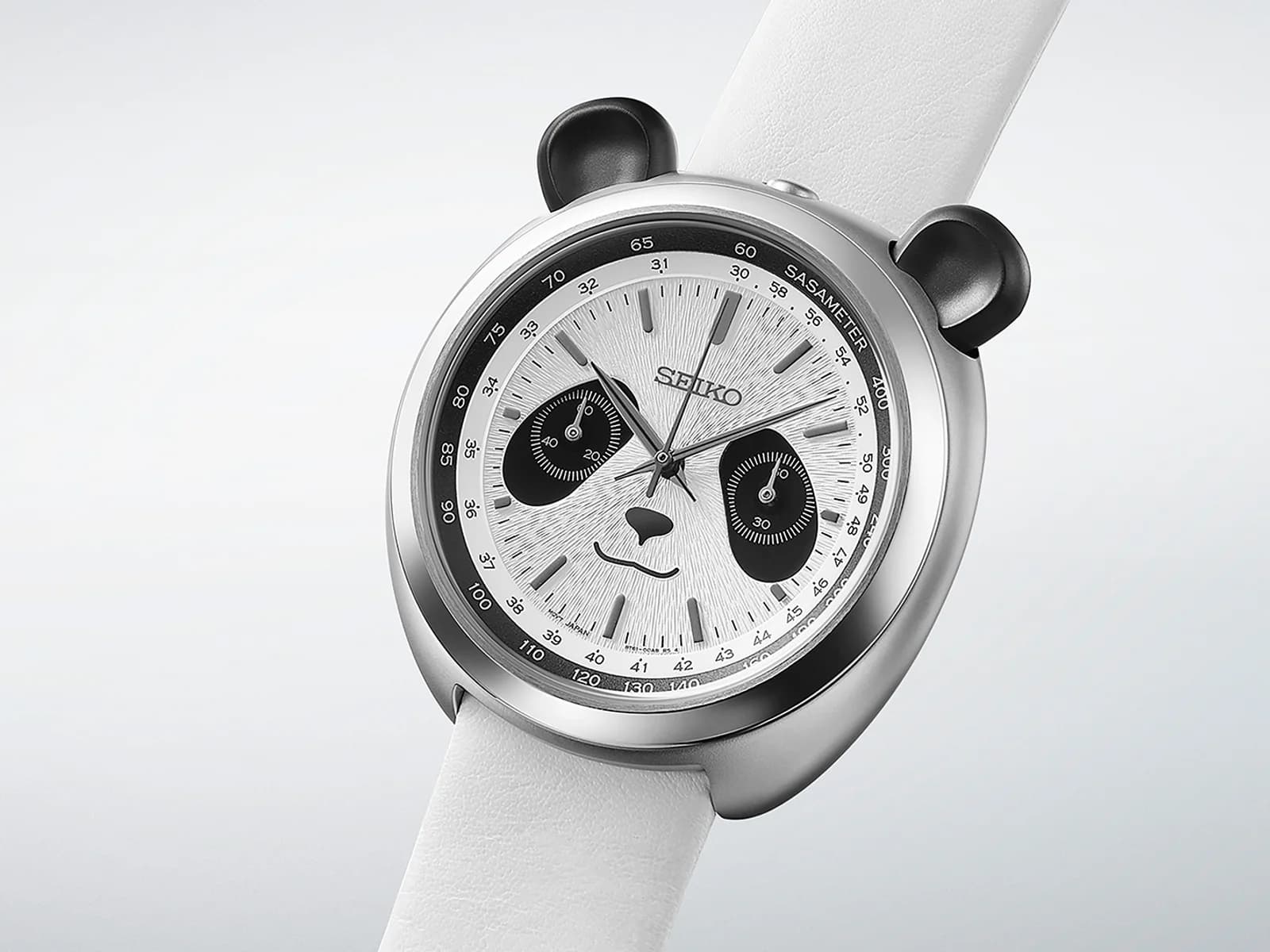Seiko Power Design Project Panda HHK001 mit weißem Zifferblatt. Aufnahme: Watchesbysjx.