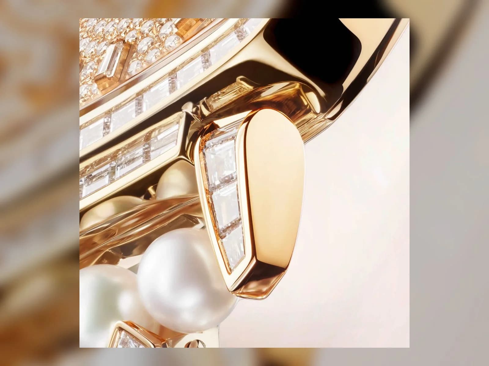 Gehäuse und Perlenarmband der Gondolo. Aufnahme: Patek Philippe.